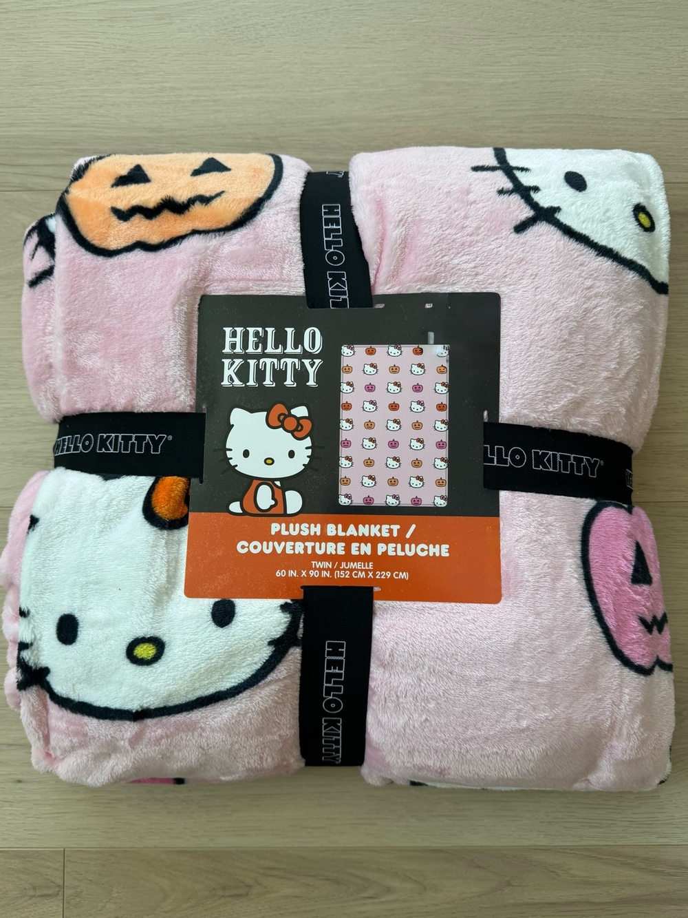 NWT Hello Kitty Pink Pumpkin Plush Blanket
